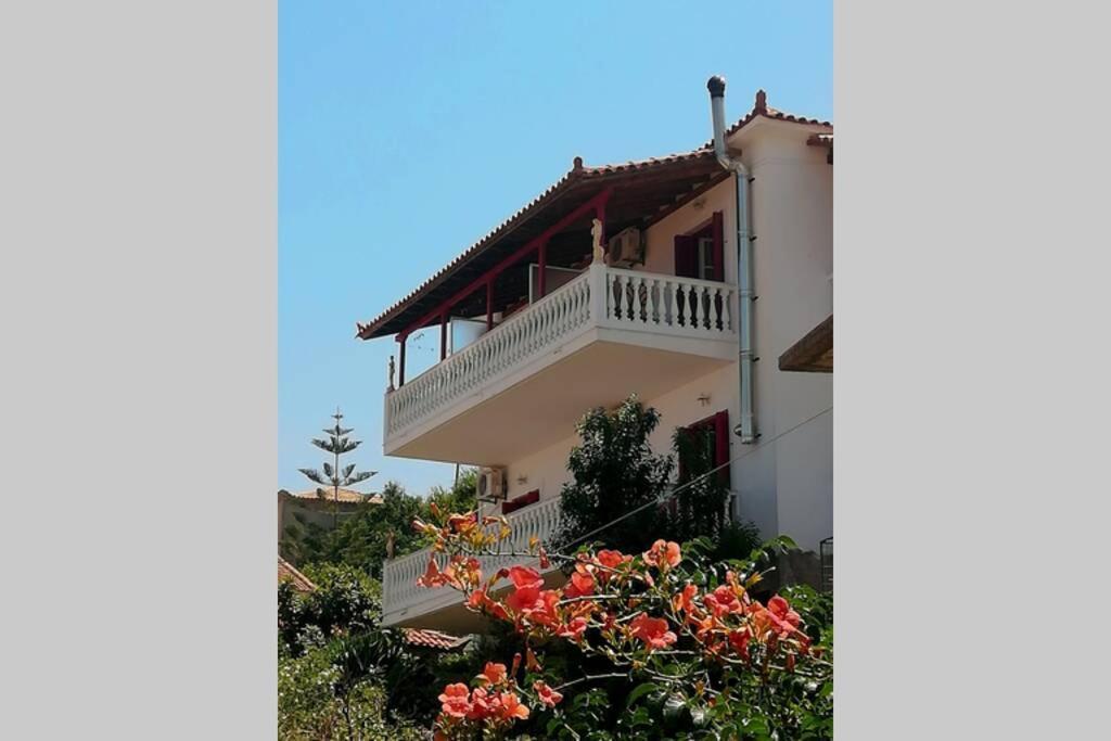 Ueber Den Daechern Von Koroni Buitenkant foto
