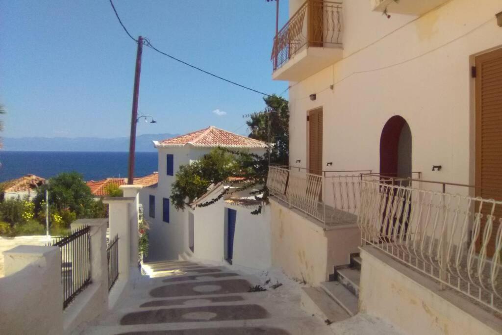 Ueber Den Daechern Von Koroni Buitenkant foto