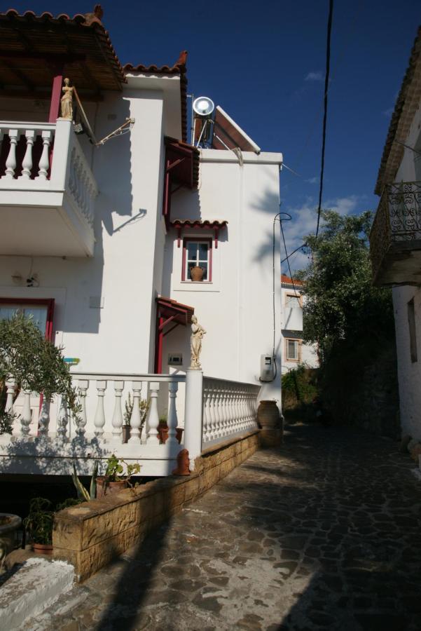 Ueber Den Daechern Von Koroni Buitenkant foto